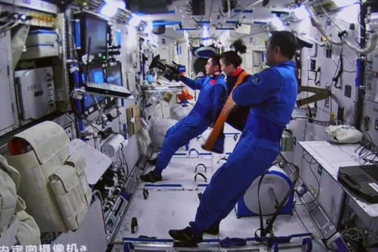 Shenzhou-13 astronauts land safely