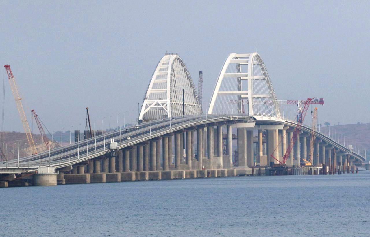 俄媒：克里米亚大桥铁路桥恢复通车