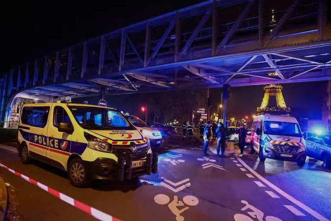 德国公民在巴黎持刀袭击事件中身亡