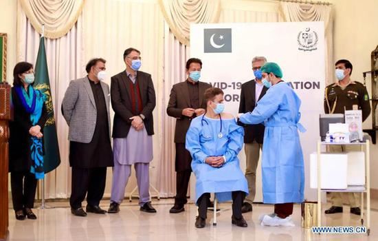 Pakistan kicks off COVID-19 inoculations with Chinese vaccines